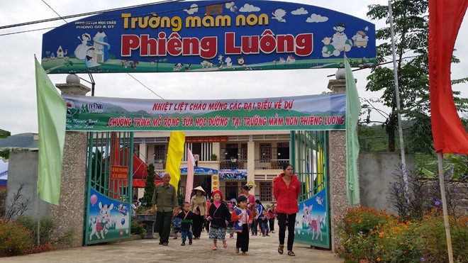 Mỗi ngày một hộp sữa cho trẻ em vùng cao Trường mầm non Phiêng Luông là một trong 10 điểm trường được Mochaumilk tài trợ miễn phí sữa cho các cháu.