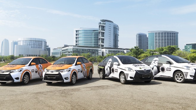 Grabcar ra mắt xe phiên bản Starwars Grabcar phiên bản đặc biệt mang âm hưởng siêu phẩm điện ảnh STAR WARS đang lướt qua những tuyến phố tại Kuala Lumpur, Manila, Hồ Chí Minh và Bangkok.
