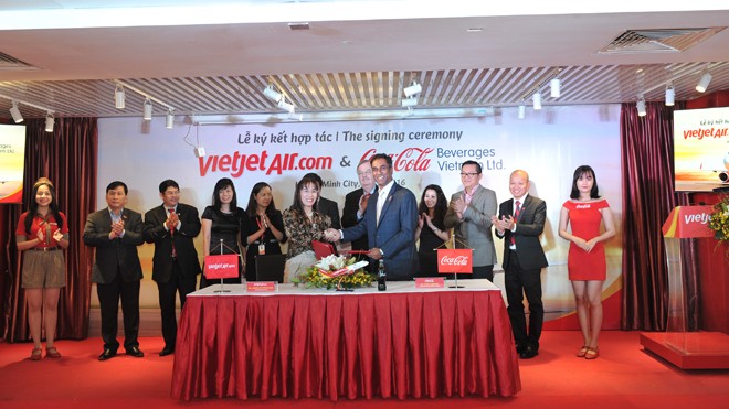 Vietjet đưa Coca Cola của Mỹ lên tàu bay Vietjet đưa Coca Cola của Mỹ lên tàu bay