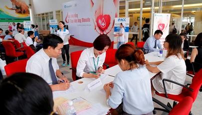 Manulife Việt Nam tiếp tục tổ chức hiến máu tình nguyện Manulife bắt đầu phối hợp với Hội Chữ Thập Đỏ Quận 7 (TP. Hồ Chí Minh) và Viện Huyết học & Truyền máu Trung Ương (Hà Nội) để tổ chức chương trình hiến máu tình nguyện.