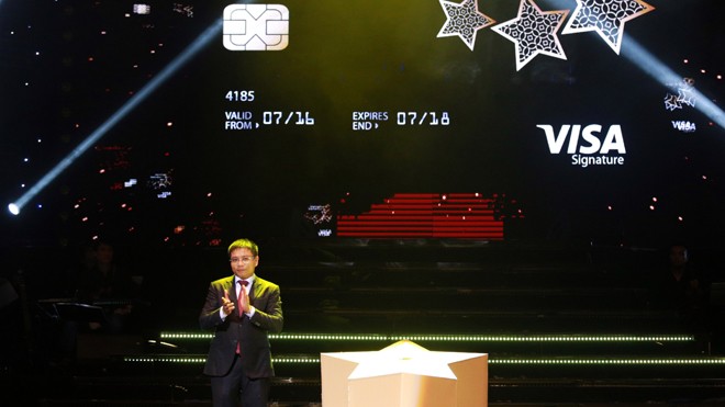 Sống trọn đam mê với thẻ VietinBank Visa Signature - Ông Nguyễn Văn Thắng - Ủy viên dự khuyết BCH Trung ương Đảng, Đại biểu Quốc hội, Chủ tịch HĐQT VietinBank công bố ra mắt thẻ tín dụng quốc tế VietinBank Visa Signature
