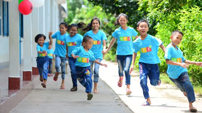 Ngôi nhà lớn cho trẻ em cơ nhỡ, không nơi nương tựa Giúp đỡ, tạo điều kiện cho các em, để cuộc sống vốn không may mắn của các em được cải thiện, để nụ cười trên môi các em sáng rỡ, tự tin hơn là điều khiến không ít người trăn trở và đang âm thầm, bền bỉ thực hiện.