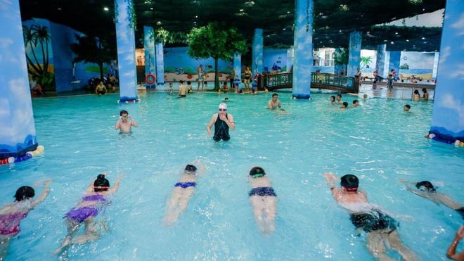 Vinhomes Summer Camp 2016 – Nhìn lại một mùa hè đáng nhớ! Không gian bể bơi thoáng, rộng rãi, đảm bảo cho các học viên môi trường học tập tốt nhất