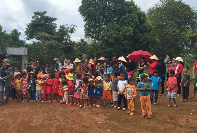 Thí sinh HHVN cùng nạo vét kiếm mạch nước cho dân Gia Lai Thí sinh HHVN cùng nạo vét kiếm mạch nước cho dân Gia Lai