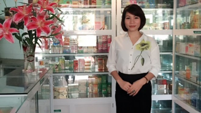 Thành công nhờ biết rẽ hướng sang ngành Dược Bà chủ Vũ Thị Bích Nguyệt nhờ chuyển hướng học Dược đã được sống đam mê với nghề, cuộc sống dư dả.