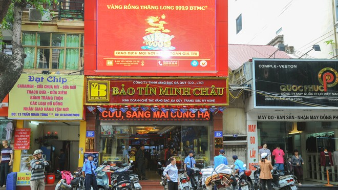 Mua vàng phải biết “chọn mặt gửi vàng” Người tiêu dùng thường lựa chọn vàng tại các công ty vàng uy tín.