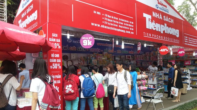 Nhà sách Tiền Phong tham gia Hội sách mùa thu 2016. Nhà sách Tiền Phong tham gia Hội sách mùa thu 2016.