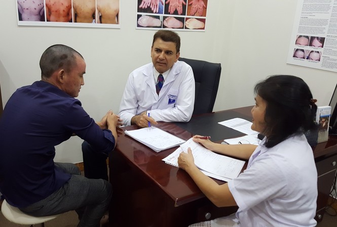 Những điều bạn cần biết về corticoid điều trị bệnh vảy nến Giáo sư, tiến sĩ, bác sĩ Michael Tirant tư vấn miễn phí cho bệnh nhân vảy nến.