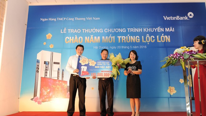 VietinBank khai phá tiềm năng bán lẻ Vietinbank luôn cung cấp các sản phẩm, dịch vụ đa dạng, hấp dẫn tới khách hàng Ảnh: Bùi Hà