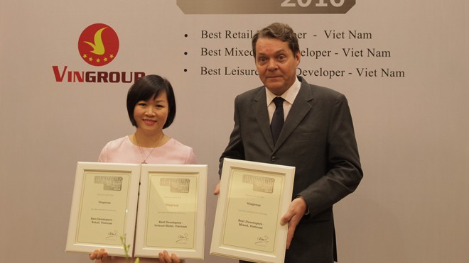 Vingroup được tôn vinh “tốt nhất Việt Nam” ở 3 giải thưởng quốc tế Vingroup được tôn vinh “tốt nhất Việt Nam” ở 3 giải thưởng quốc tế