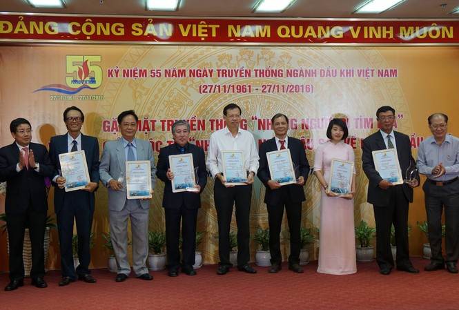 Báo Tiền Phong đạt giải B cuộc thi viết kỷ niệm sâu sắc ngành dầu khí Các tác giả nhận giải B của cuộc thi