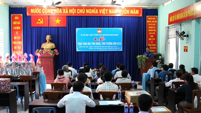 N.H.O trao “Xuân lộc điền” đến các hộ dân nghèo huyện Bình Chánh Lễ trao nhà tình nghĩa cho các hộ nghèo tại Ủy ban xã Quy Đức