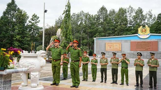 Phát huy tính xung kích xây dựng đơn vị lớn mạnh Phát huy tính xung kích xây dựng đơn vị lớn mạnh