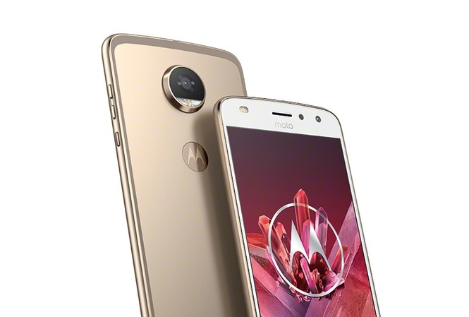 Motola chính thức trình làng Moto Z2 Play tại Việt Nam Moto Z2 Play với 2 màu váng ánh kim và xám nhạt có giá bán gần 11 triệu đồng