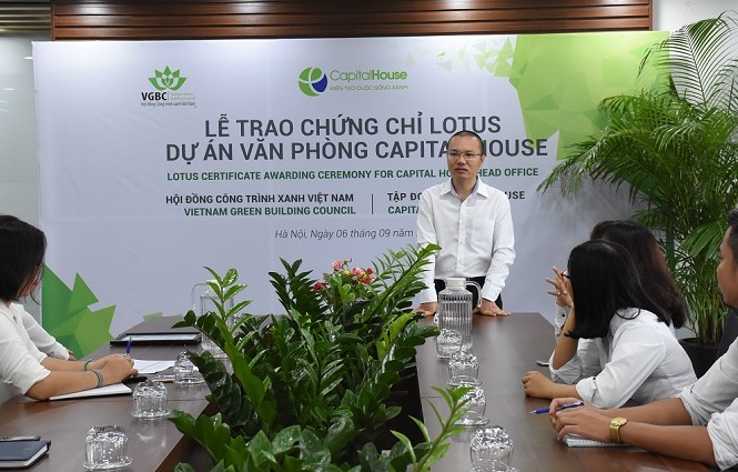 Capital House nhận chứng chỉ LOTUS cho dự án văn phòng Xanh Đại diện Tập đoàn Capital House nhận chứng chỉ LOTUS cho dự án văn phòng Xanh
