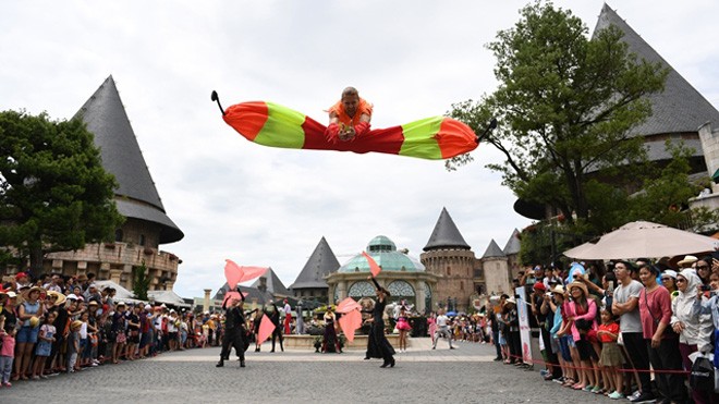 Đoàn nghệ sỹ Sun World Ba Na Hills và show carnival đường phố đặc sắc Đoàn nghệ sỹ Sun World Ba Na Hills và show carnival đường phố đặc sắc