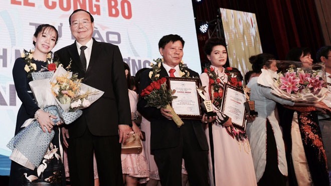 Việt Hưng Phát: “Top 10 Thương hiệu tiêu biểu APEC 2017” Việt Hưng Phát: “Top 10 Thương hiệu tiêu biểu APEC 2017”