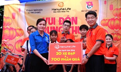 Hanwha Life Việt Nam tổ chức lễ hội trung thu và trao quà cho thiếu nhi tại Củ Chi Hanwha Life Việt Nam tổ chức lễ hội trung thu và trao quà cho thiếu nhi tại Củ Chi