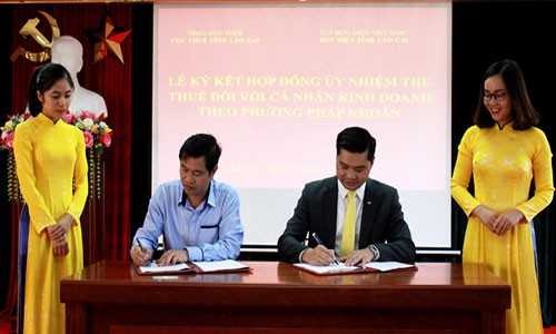 Lào Cai: Thu trên 56 tỷ đồng tiền thuế qua ủy nhiệm thu Đại diện Lãnh đạo Cục Thuế Lào Cai và Bưu điện tỉnh ký kết hợp đồng nguyên tắc tiếp tục triển khai ủy nhiệm thu thuế qua bưu điện.