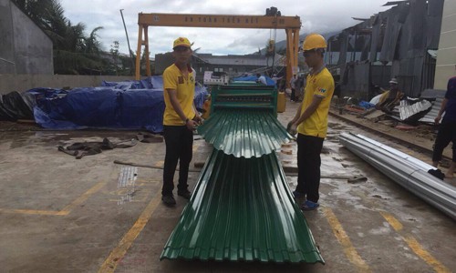 Hoa Sen bán hàng lưu động hỗ trợ người dân vùng lũ Tập đoàn Hoa Sen mở điểm bán hàng tự động giúp bà con vùng lũ mua hàng thuận tiện, nhanh nhất,