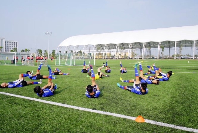 Vingroup sắp khánh thành trung tâm đào tạo bóng đá hàng đầu Đông Nam Á Học viên PVF đang tập luyện tại Trung tâm đào tạo bóng đá trẻ PVF Hưng Yên.