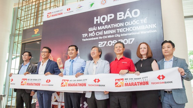 Tham gia giải chạy Techcombank 2017 là đóng góp cho Quỹ vì người nghèo Tham gia giải chạy Techcombank 2017 là đóng góp cho Quỹ vì người nghèo