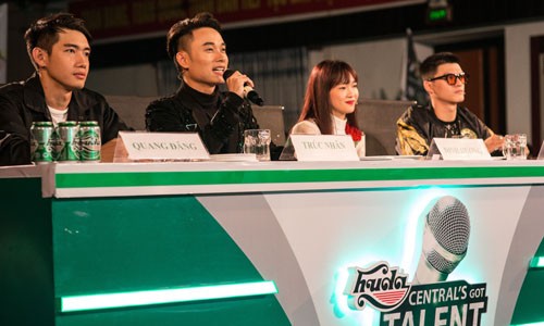 Huda Central’s Got Talent 2017 – Tự hào tỏa sang tài năng miền Trung Ca sĩ Trúc Nhân, ca sĩ Đinh Hương, biên đạo múa Quang Đăng và biên đạo múa Lâm Vinh Hải là những người “cầm cân nảy mực” trong đêm chung kết