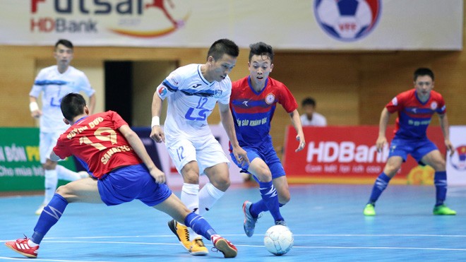 Futsal Việt Nam “chốt sổ” năm 2017: cất cánh ước mơ! Thái Sơn Nam (áo trắng) tiếp tục chứng tỏ sức mạnh của mình ở giải futsal Cúp quốc gia HDBank 2017