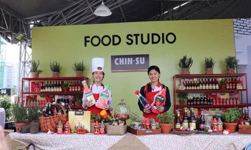 Những siêu đầu bếp hàng đầu tạo điểm nhấn Food Fest 2017 Các gian hàng tại Food Fest 2017 được trang trí đặc sắc, bắt mắt