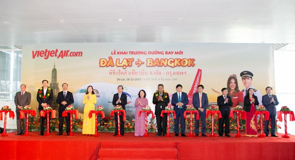 Vietjet khai trương đường bay Đà Lạt - Bangkok Nghi thức cắt băng khai trương đường bay mới