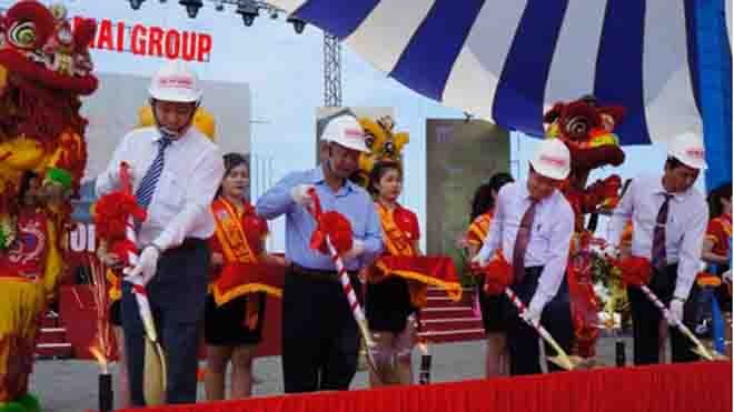Khởi động Tổ hợp khách sạn quốc tế Sao Mai và văn phòng cho thuê Ông Hứa Minh Hữu, Chủ tịch UBND thành phố Cà Mau chúcmừngTậpđoàn Sao Mai khởi động dự án Tổ hợp khách sạn, văn phòng cho thuê và Khu đô thị mới Nhựt Hồng tại xã Lý Văn Lâm (thành phố Cà Mau).