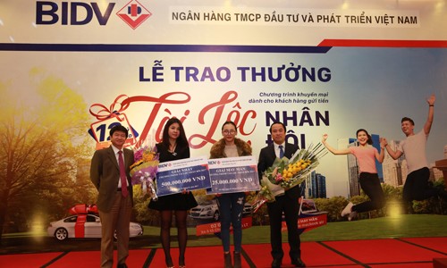 BIDV trao giải Nhất trị giá 500 triệu đồng cho khách hàng BIDV trao giải Nhất trị giá 500 triệu đồng cho khách hàng