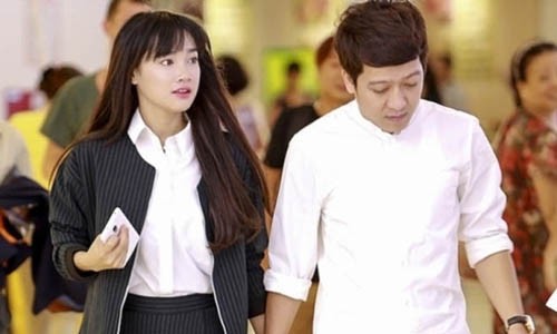 Trường Giang - Nhã Phương: Chưa bao giờ buông tay nhau Thời gian gần đây liên tục xuất hiện tin đồn Nhã Phương và Trường Giang rạn nứt tình cảm.