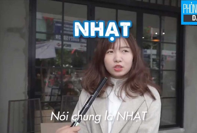 'Đừng ôm smartphone nữa, hay ôm lấy mẹ mình!' Tết nhạt vì đâu, bạn đã bao giờ tự hỏi chưa?
