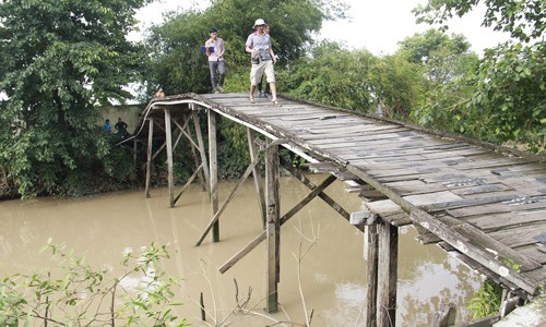 Tân Hiệp Phát tiếp tục xây cầu làm quà Tết tại Cần Thơ, Sóc Trăng Cây cầu gỗ nát bắc ngang Vàm Cái Ngãi là nỗi ám ảnh của người dân và du khách