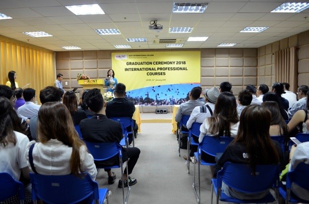 Hơn 400 học viên tốt nghiệp khóa học Chuyên viên Quốc tế tại Kent Hơn 70 Học viên và Giảng viên tham dự buổi Lễ tốt nghiệp Chuyên viên Quốc tế lần thứ 2