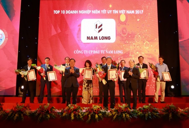 Nam Long nhận cú đúp giải thưởng danh giá Nam Long vinh dự lọt Top 10 Công ty niêm yết Uy tín” và “Top 500 doanh nghiệp lớn nhất Việt Nam” năm 2017