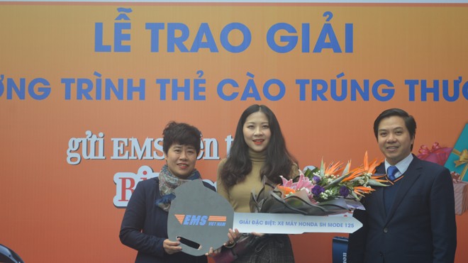 Tổng Cty Chuyển phát nhanh bưu điện trao thưởng trị giá gần 1,5 tỷ Tổng Cty Chuyển phát nhanh bưu điện trao thưởng trị giá gần 1,5 tỷ