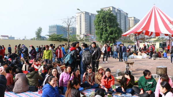 Đại học Đại Nam gói gần 2000 bánh chưng tặng người nghèo Tấm bánh nghĩa tình 2018 với chủ đề “Đông ấm áp – Xuân sẻ chia” rộn ràng, tấp nập