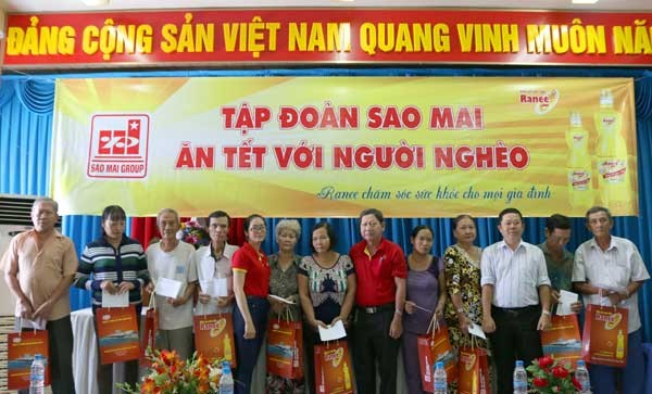 Sao Mai cùng đất nước vào Xuân Chương trình Sao Mai ăn tết với người nghèo tại phường Mỹ Long, TP. Long Xuyên, An Giang
