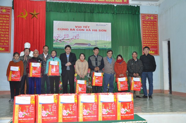 Masan Nutri – Science trao tặng 100 phần quà tết cho bà con khó khăn Masan Nutri – Science trao tặng 100 phần quà tết cho bà con khó khăn