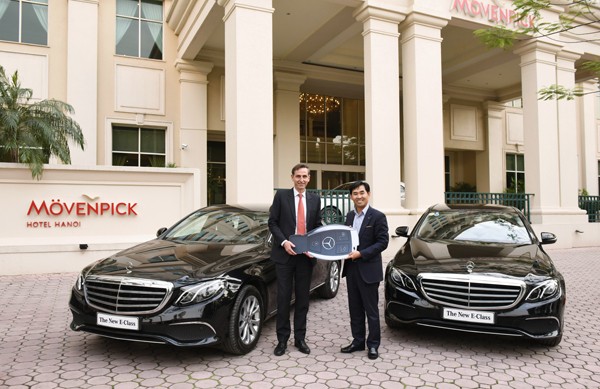 Mercedes-Benz Việt Nam bàn giao E 200 thế hệ mới cho Movenpick Hà Nội Mercedes-Benz Việt Nam bàn giao E 200 thế hệ mới cho Movenpick Hà Nội