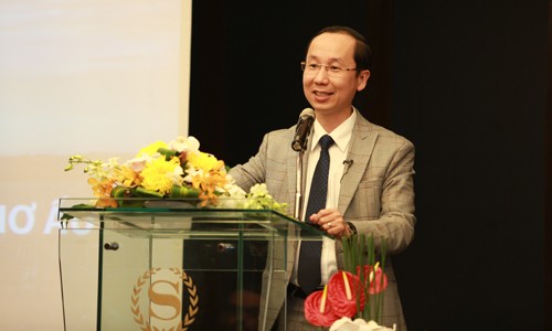 Francis Hùng – Người Việt đầu tiên được Mỹ công nhân 'nhân tài' Diễn giả Francis Hùng