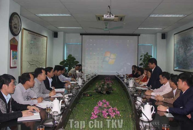 Than Hà Lầm thực hiện tốt công tác ATVSLĐ Đồng chí Trương Ngọc Linh, Phó Giám đốc Công ty CP than Hà Lầm báo cáo về tình hình SXKD của Công ty