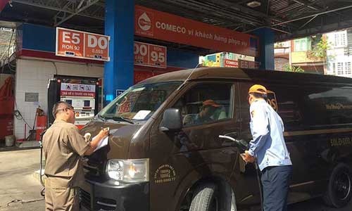 Xăng E5 nguy cơ ‘chết yểu’ Tỉ lệ sử dụng xăng sinh học E5 đến nay thấp, mới đạt khoảng 30% so với tổng lượng xăng bán ra. Ảnh: Tú Uyên.