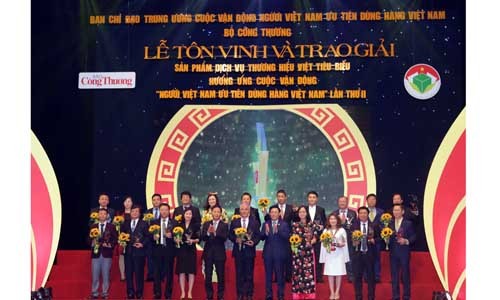 VietinBank lọt Top 10 DN có dịch vụ thương hiệu Việt tiêu biểu VietinBank là ngân hàng duy nhất trong Top 10 DN có dịch vụ thương hiệu Việt xuất sắc