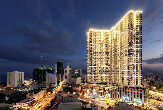 Vinpearl khai trương khách sạn nội đô đầu tiên tại Nha Trang Với vị trí hoàn hảo tại Trung tâm thành phố biển, Vinpearl Discovery Nha Trang Empire Condotel là lựa chọn điểm đến mới nhất trong bản đồ du lịch bên bờ vịnh biển đẹp nhất hành tinh