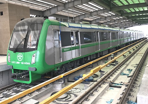 Giá vé tàu Cát Linh - Hà Đông cao hơn xe buýt bao nhiêu? 13 đoàn tàu, mỗi tàu có 4 toa đã được nhập về Hà Nội. Ảnh: Đ.Loan