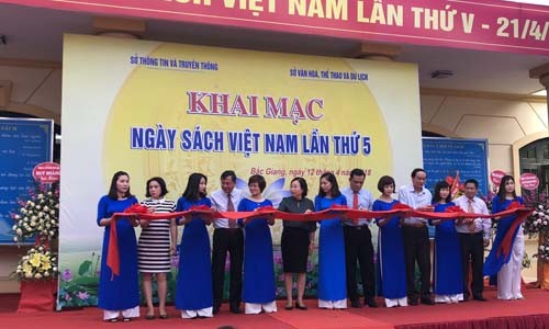 Khai mạc Ngày sách Việt Nam tỉnh Bắc Giang năm 2018. Khai mạc Ngày sách Việt Nam tỉnh Bắc Giang năm 2018.