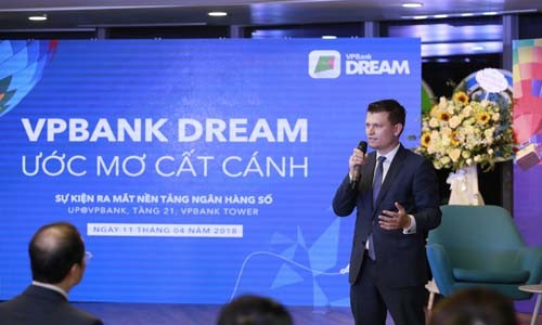 VPBank ra mắt nền tảng ngân hàng số VPBank Dream Mr Dmitry Bocharov giới thiệu ứng dụng Dream